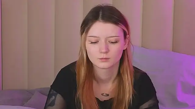 AlyssFrost live