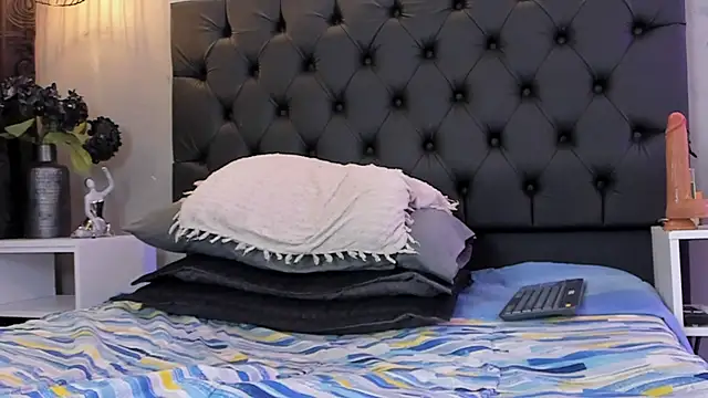 naomi__blair live