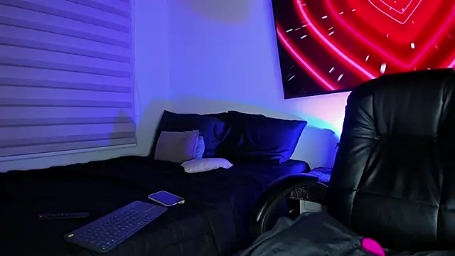 Paula_Hills live