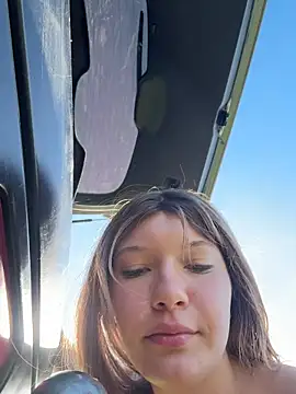 girl-Emily live