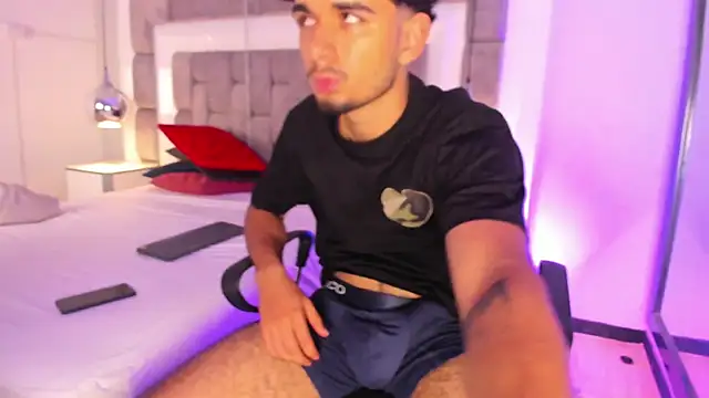 LucasThomson_ live