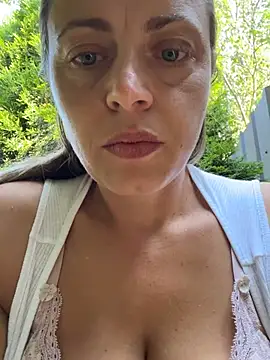 ladywithbigass live