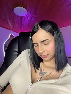 Hilary_pinkk live