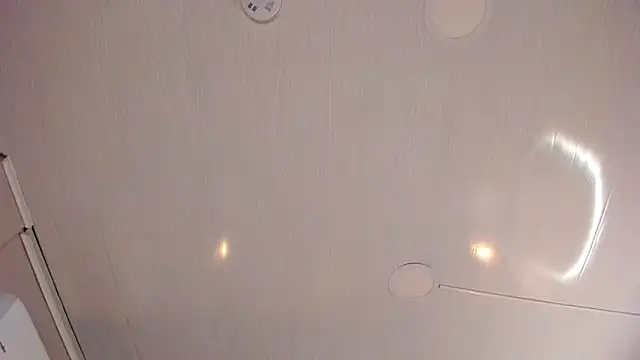 mia_kisses2 live