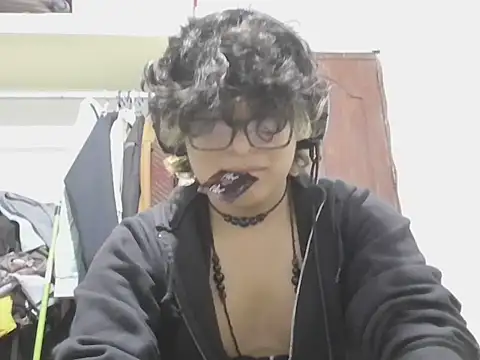 layom_21 live
