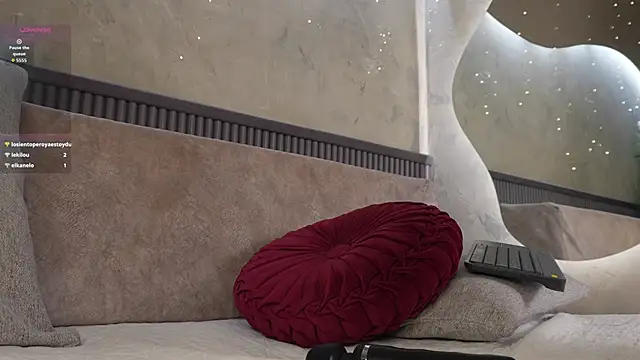 Aurora_Cruz live