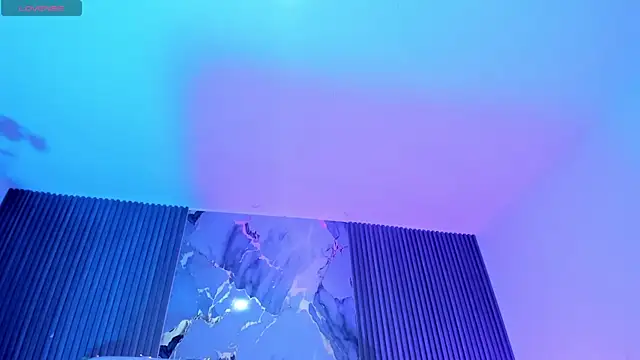 IzzyHiltton_ live