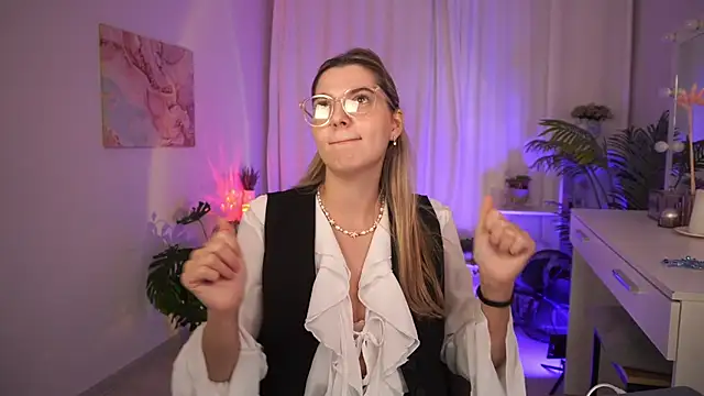 LucreciaStorm live