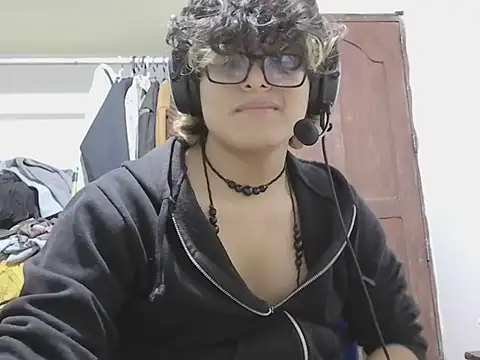 layom_21 live