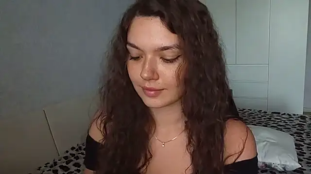 Vicki_queen live