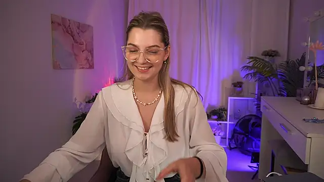 LucreciaStorm live