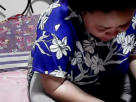 HornyPussie69 live