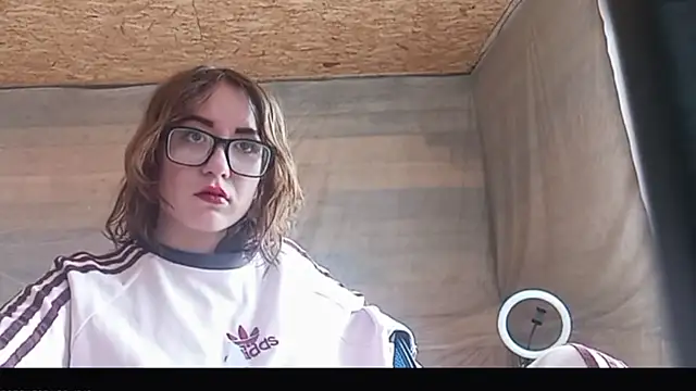 OliviaMoment live