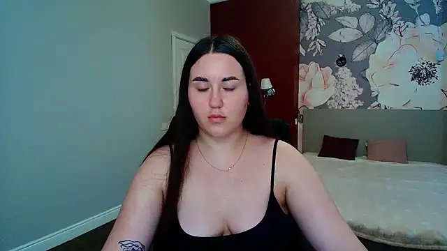 Roxie_Bradley live