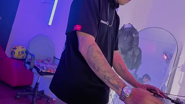 angel_still_ live