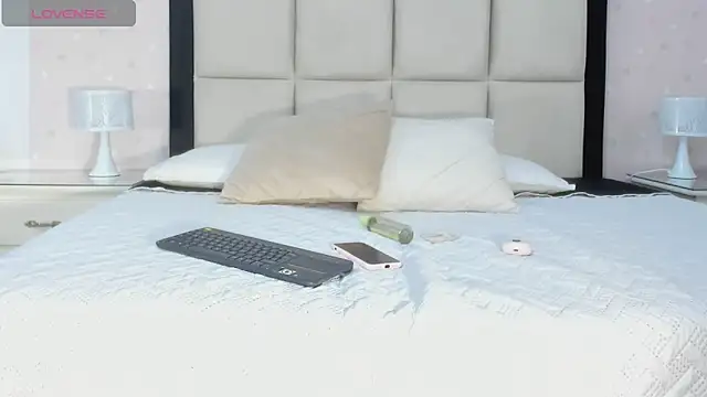 TreisyVixen live