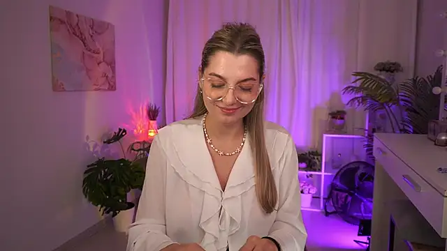 LucreciaStorm live