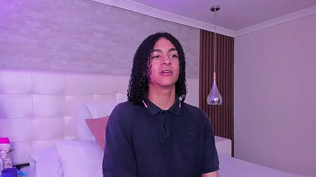 KyleeSmiith live