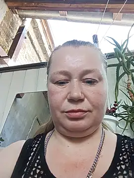 KiraStanton live
