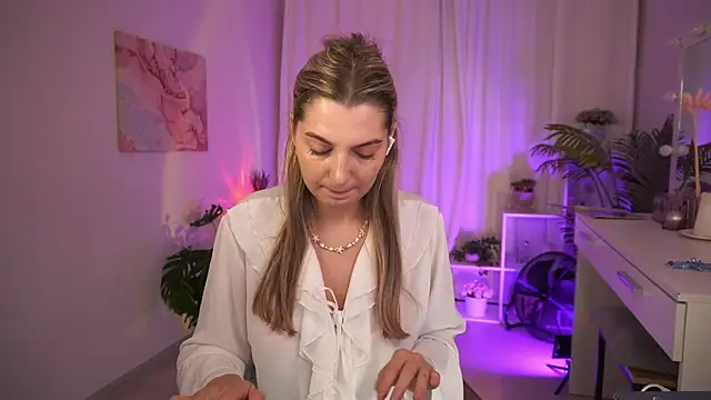 LucreciaStorm live