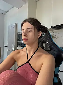 CurlyLara live