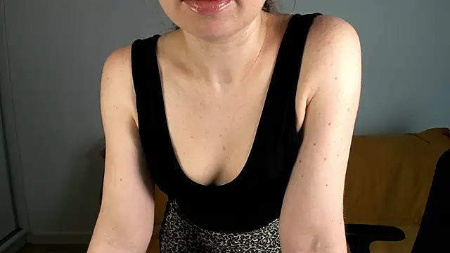 Mia_Tasty live