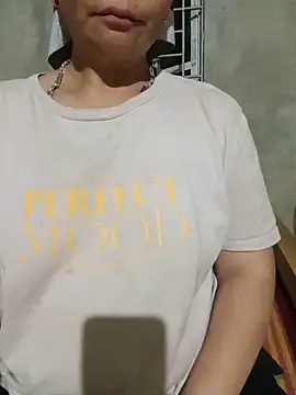 tuyet-nhi live