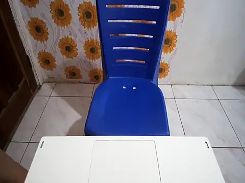 PrettyClaudia live