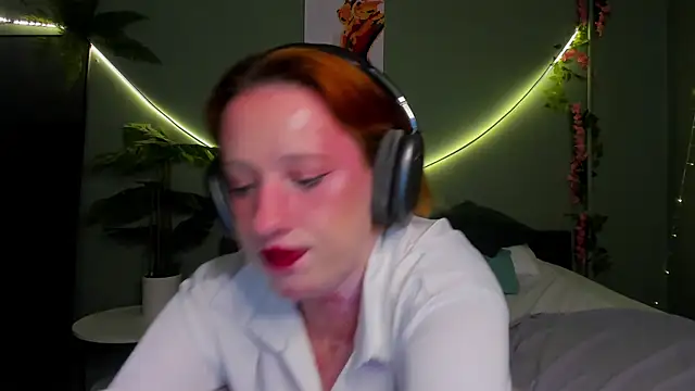 Maya_foxy live