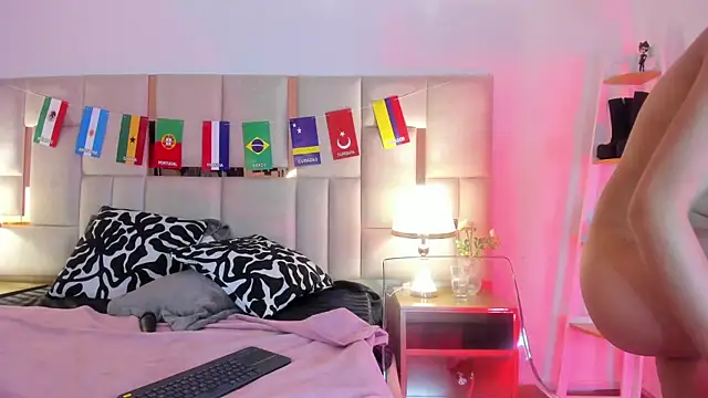 Laura_Dicardy live