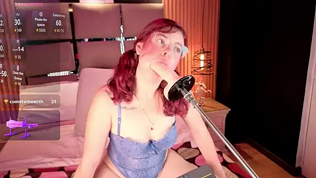 MiaTorres4 live