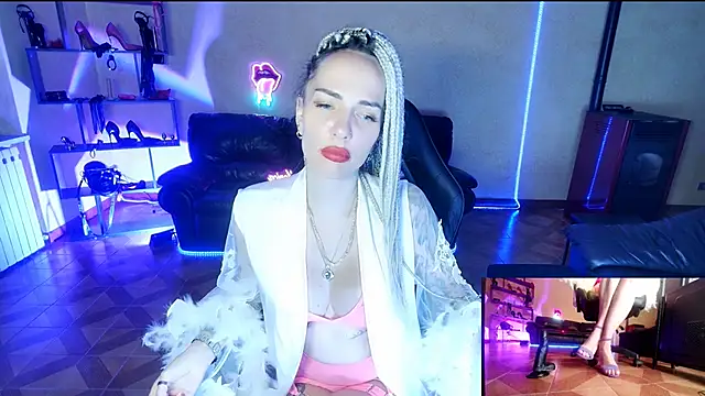 Monicamaxwell live