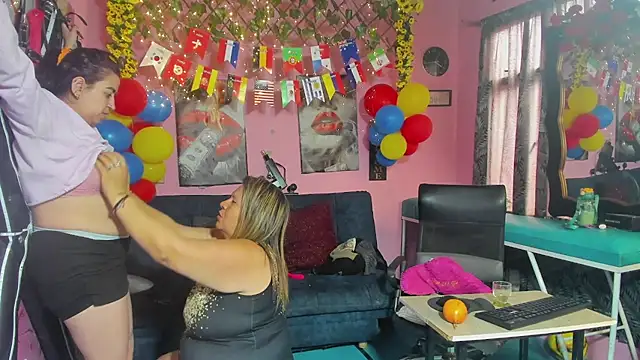 lesbiancuple live