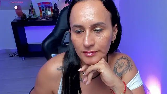 Sara_Charmy live