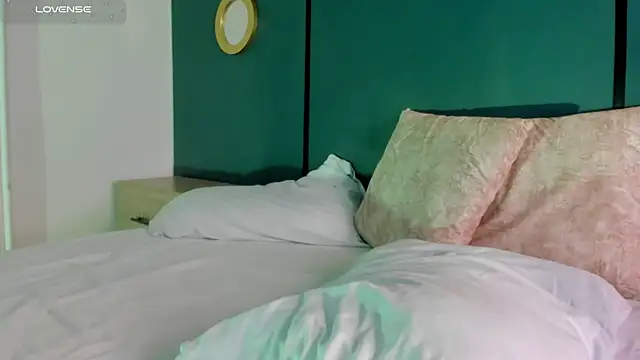 angie_leonn live