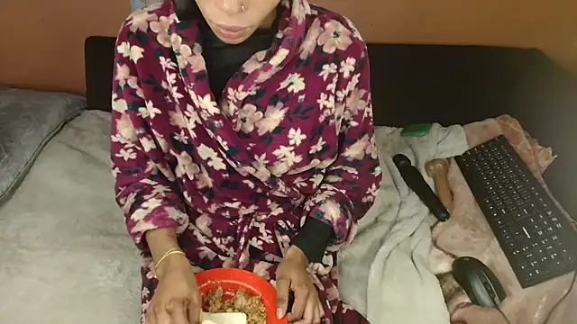 Tiny_Latifah live