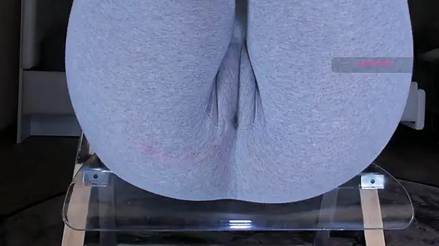 Cameltoe_squirt_inPants live