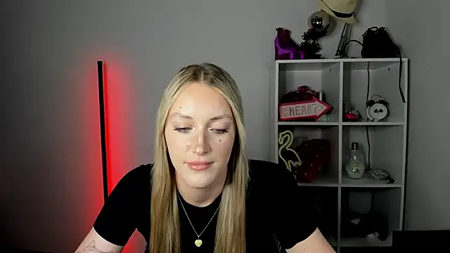 EvelynBlond live