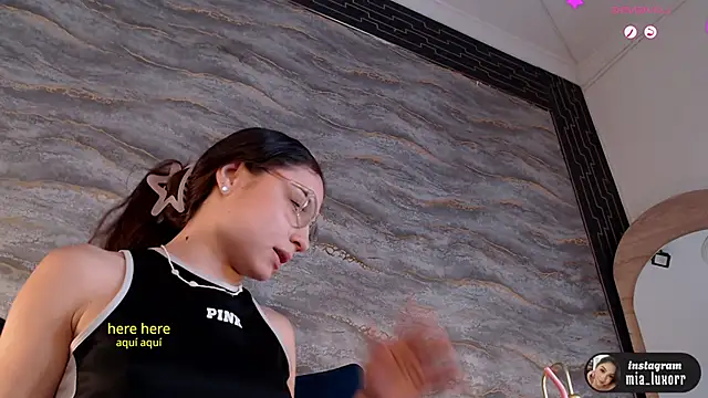 Mia_Luxor live