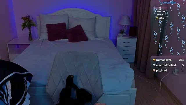 EricaMoonn live