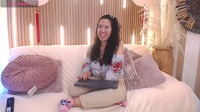 Velvet_Curly live