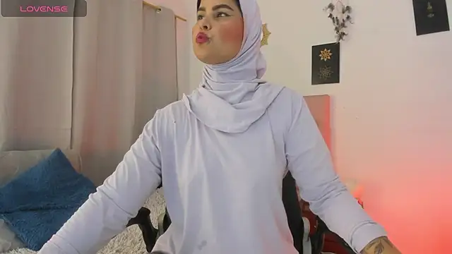 AishaAmin_ live