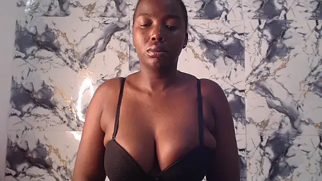 CurvyJ255 live