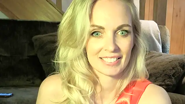 Bonnie_Ryder live