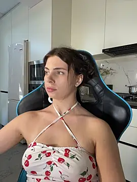 CurlyLara live