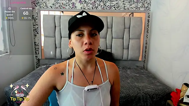 Abril_Fox__ live