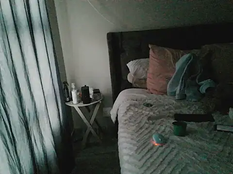 MissLaToYa live
