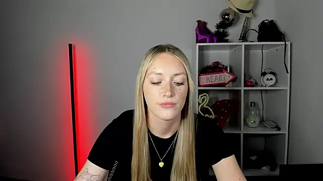 EvelynBlond live