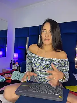 velvetlunaa_ live