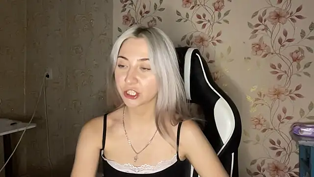 WhitePowerGirl live
